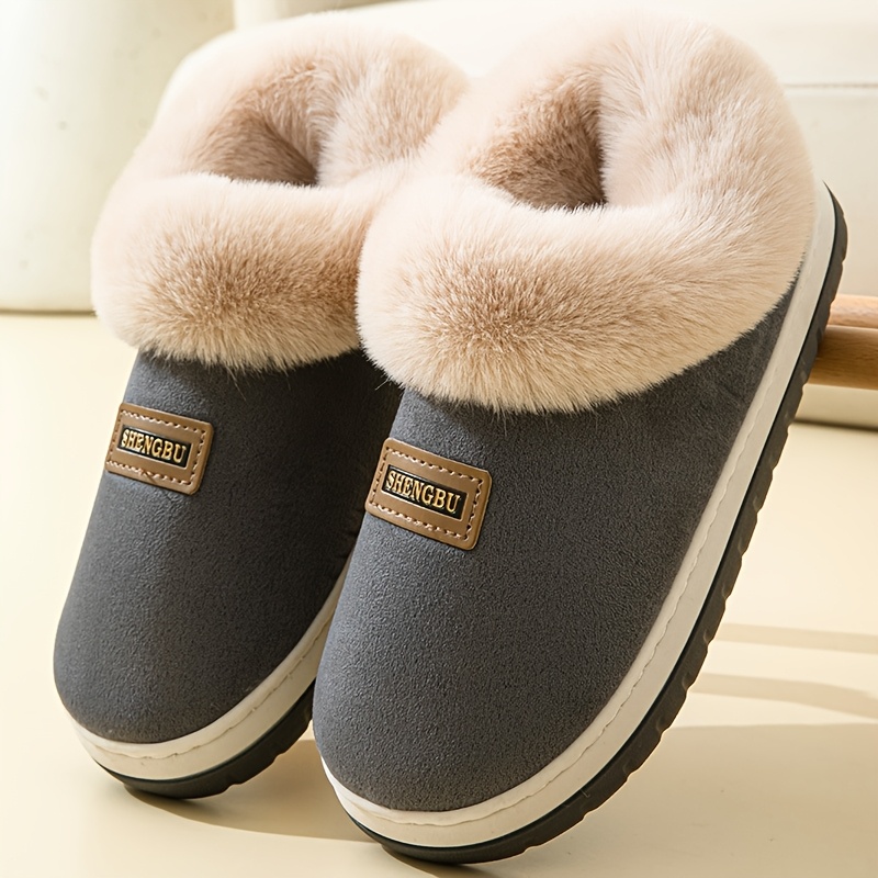 Chaussons confortables en fleece pour hommes et femmes avec semelle épaise - marque BENGBU, doublure plush, design slip-on, noir avec doré, pour intérieur ou extérieur