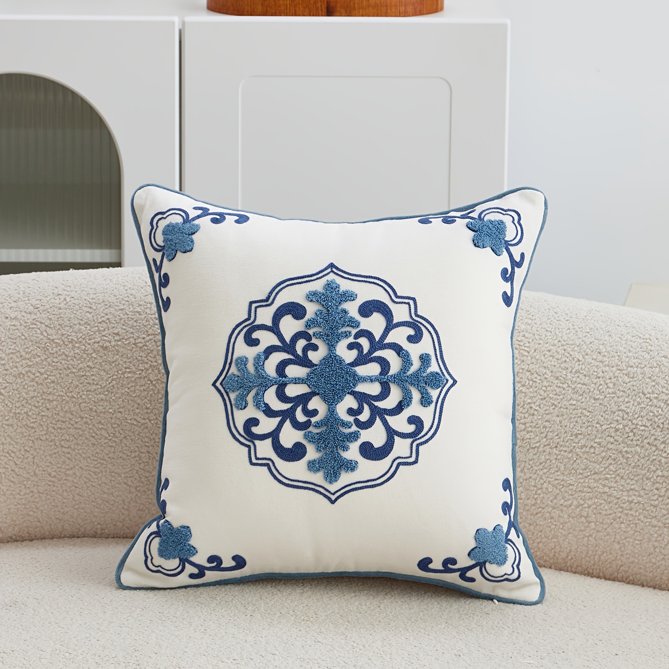 E-shop Kissenbezug im chinesischen Stil aus 3D-besticktem Chenille – Kissenbezug im Blau-Weiß-Porzellan-Design, geeignet für Sofa, Bett,