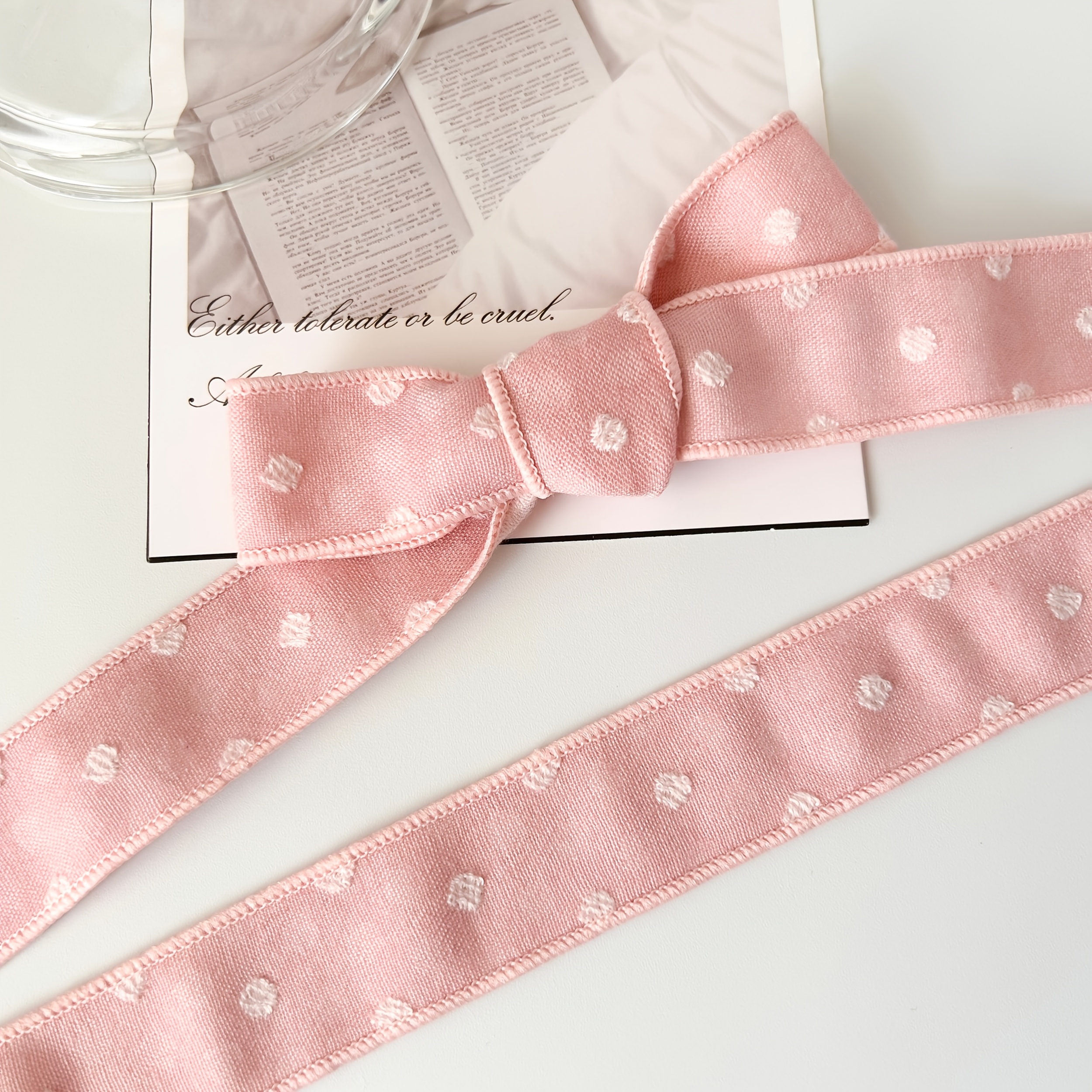 E-shop geeignet für Hochzeitssträuße, Geschenkverpackung & Haarband – Kantenverschluss-Band mit dunklen Tupfen, glatte Textur, Verschlussband für