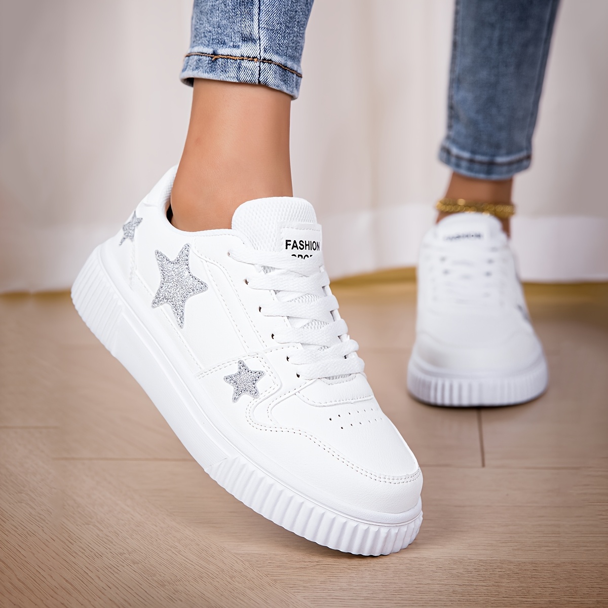 

Women' Star Pattern Low-top Sneakers - Comfortable & Lightweight Lace-up Skate Shoes With Eva Sole