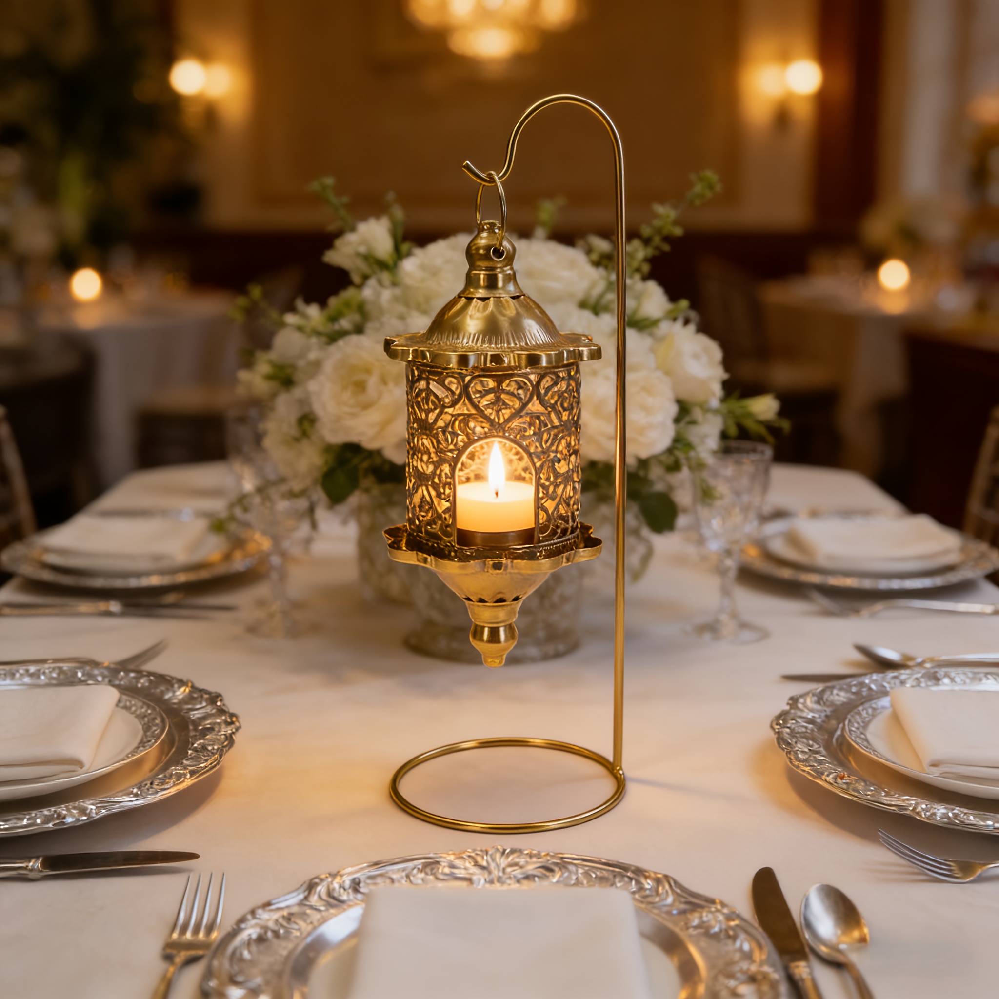 A Birdcage-style Candlestick, a European-style Hollow Tabletop Ornament, Suitable for Creating a Romantic Lighting Decoration in Bedrooms and Living Rooms
