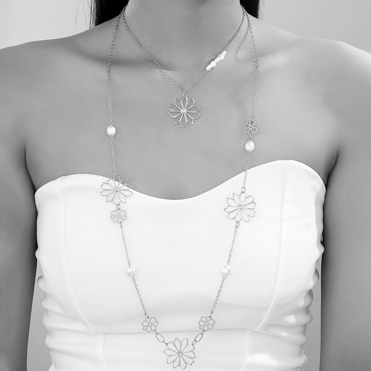 Women's Vintage Hollowed-out Floral Link Necklace, Elegant Design