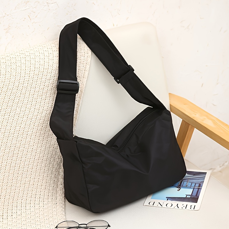 

Sac à Épaule Unique Noir pour Hommes et Femmes, Sac de Voyage Sportif , Sac en Tissu de Nylon Léger, Nouveau Sac Décontracté, Sac Bandoulière Simple, Sac Bandoulière Décontracté pour l'Extérieur