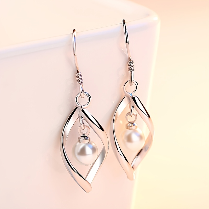 Women's Minimalist Twisted Geometric Imitation Pearl Earrings