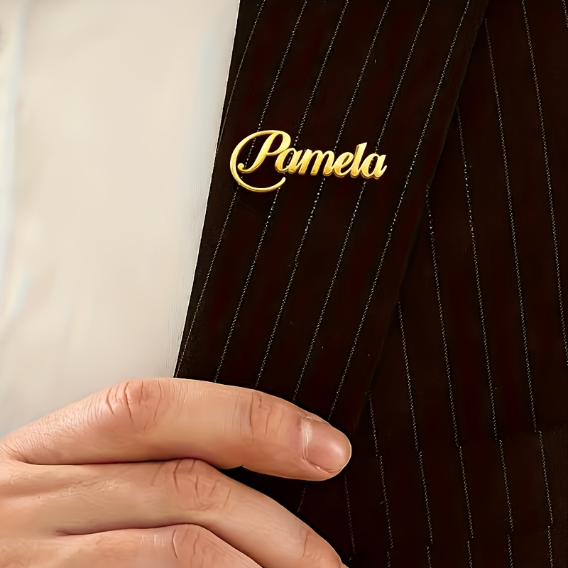TEMU Broche Personnalisée Gravée avec les du Couple - Broche Élégante en Acier Inoxydable 304 avec Écriture Cursive, pour , Anniversaires,