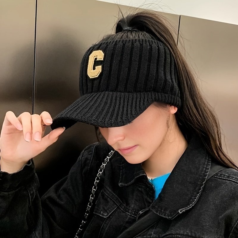 

Casquette de Baseball Chic avec Queue de Cheval en Tricot et Lettre 'C' - Chaude, Protectrice du Soleil & Élégante pour Femmes