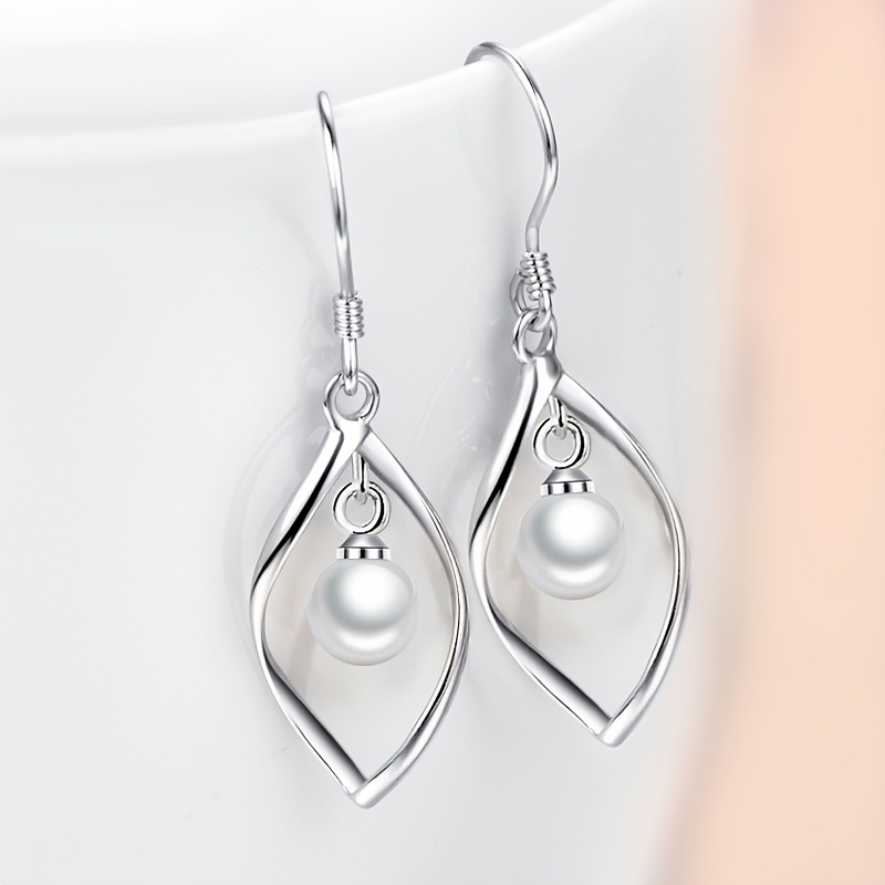 Women's Minimalist Twisted Geometric Imitation Pearl Earrings