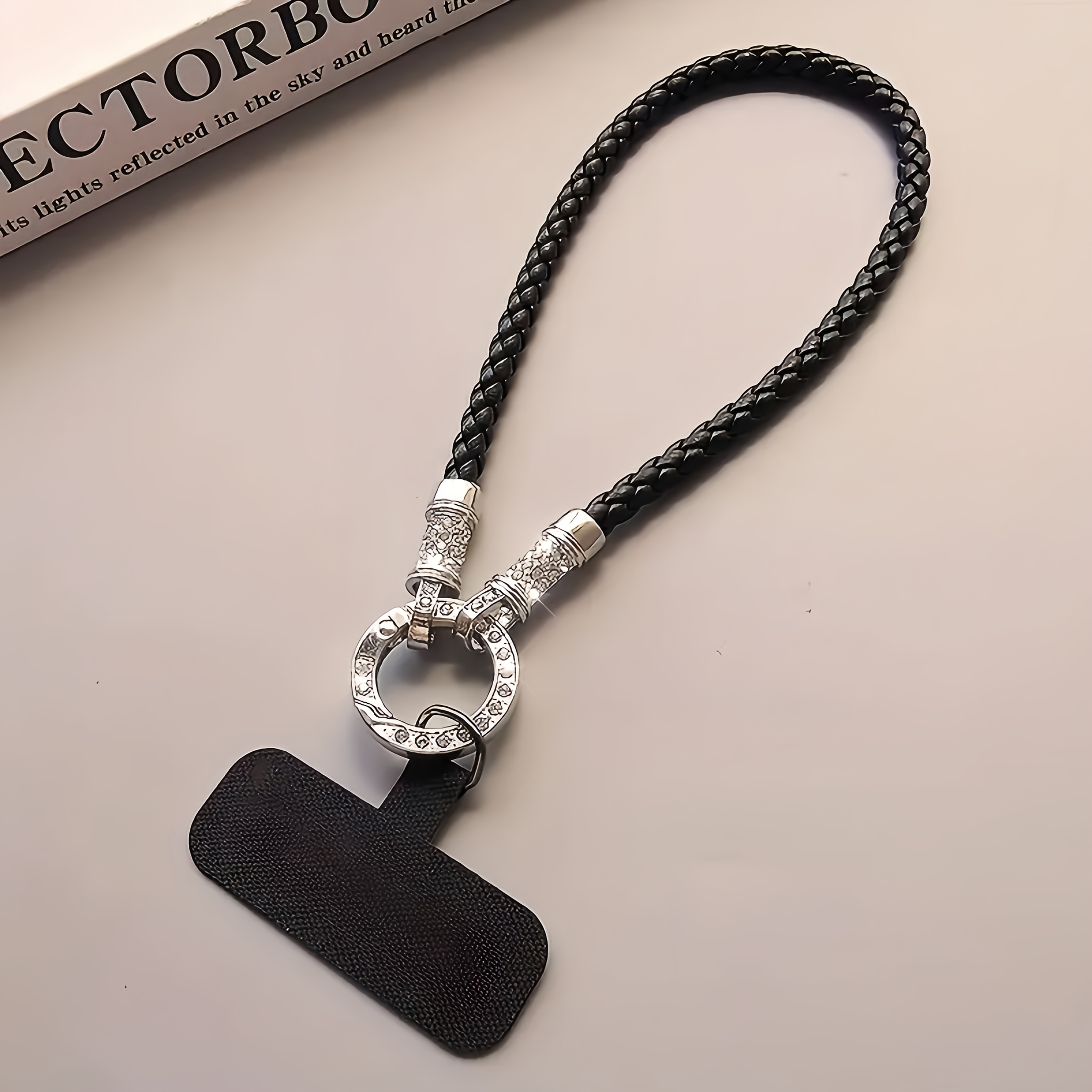 E-shop Neues stylisches, gedrehtes, gewebtes Handy-Lanyard - Luxuriöse und glänzende Damen-Handschlaufe für Handys, hochwertiges, einzigartiges, kurzes