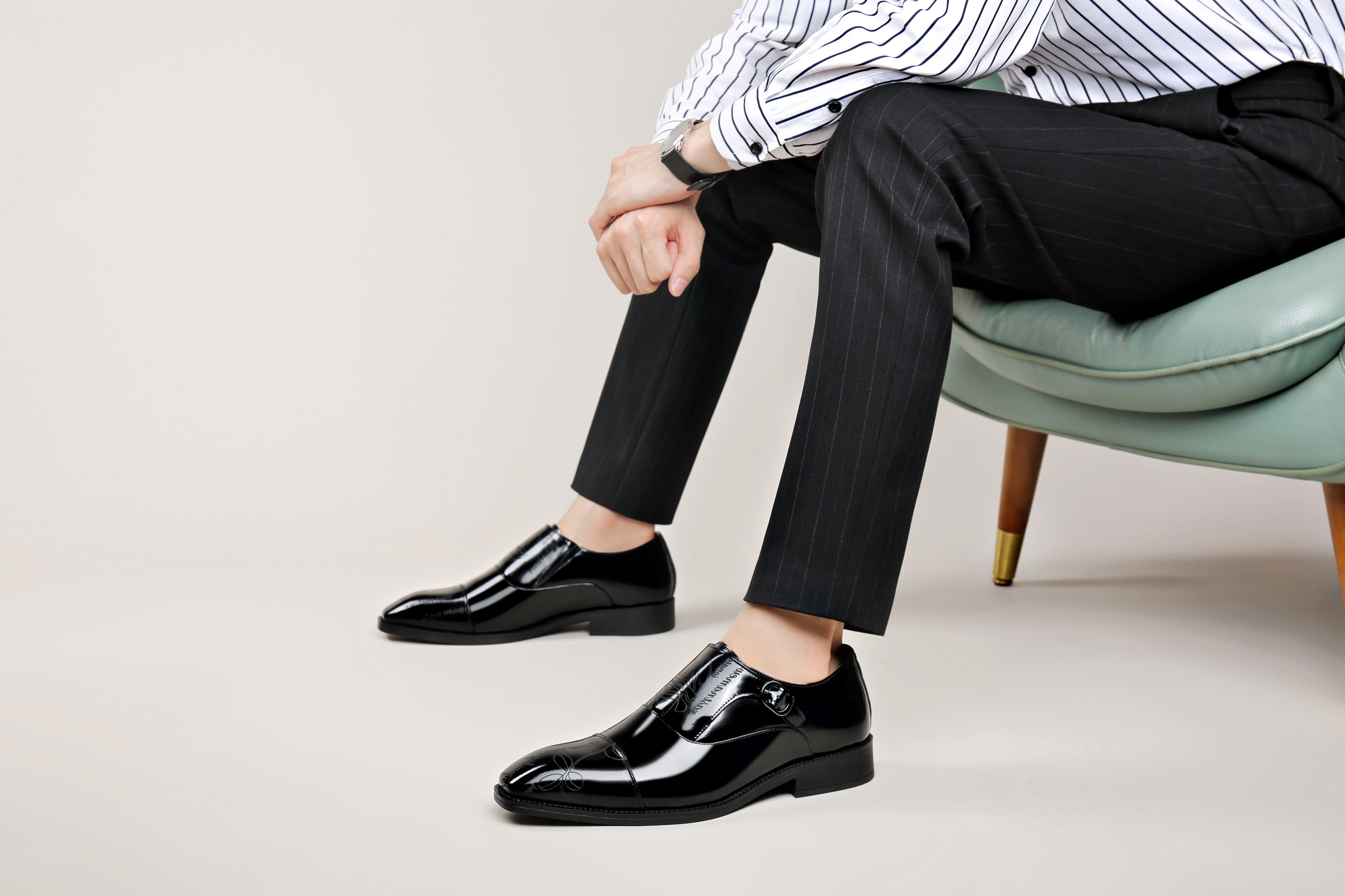 Fashionable Large Size Men'S Casual Shoes with Buckle Design, Beautiful And Elegant, Unique Pattern, Can Be Worn in All Seasons