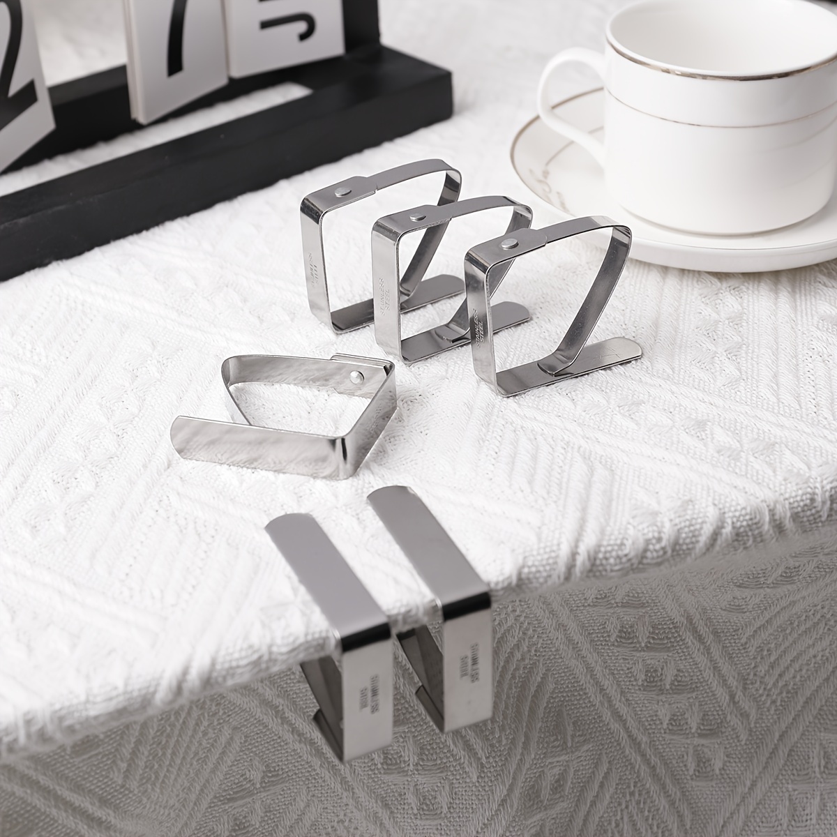 30 Pinces à Nappe Inox - Anti-Dérapantes, Réglables Pour Table Cuisine/Extérieur - Argent