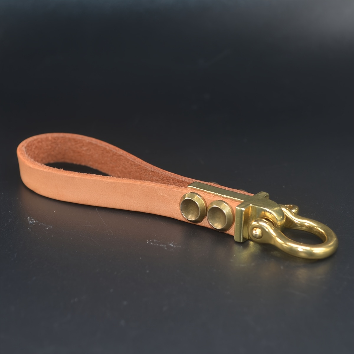 TEMU Handcrafted Vegetable-tanned Leather And Solid Brass Heavy-duty Car Keychain, Designed For Car Keys - Featuring Rustic Durable Additions With