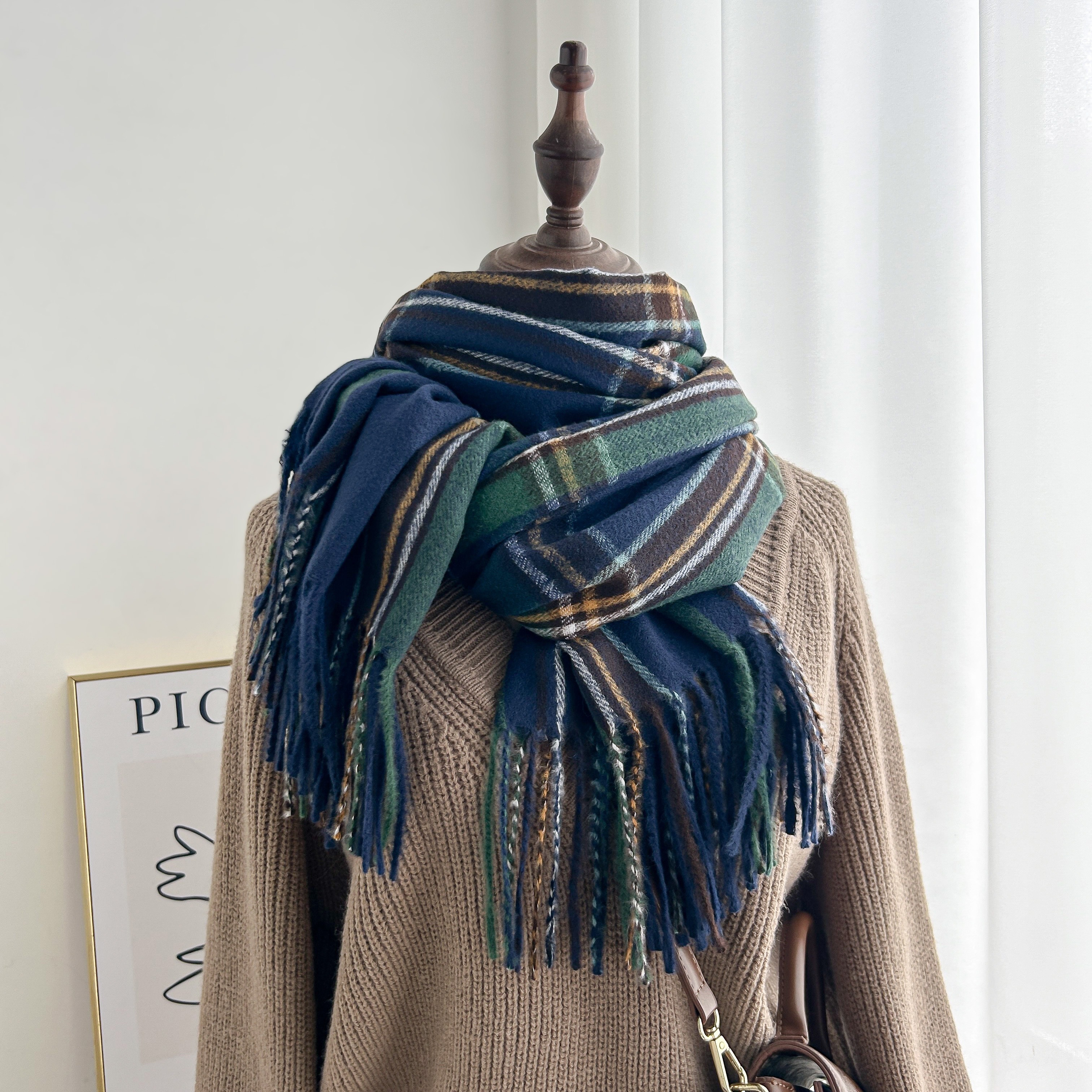 

Vintage British-inspired Knit Scarf With Tassels - Warm, Windproof & Stylish For Women