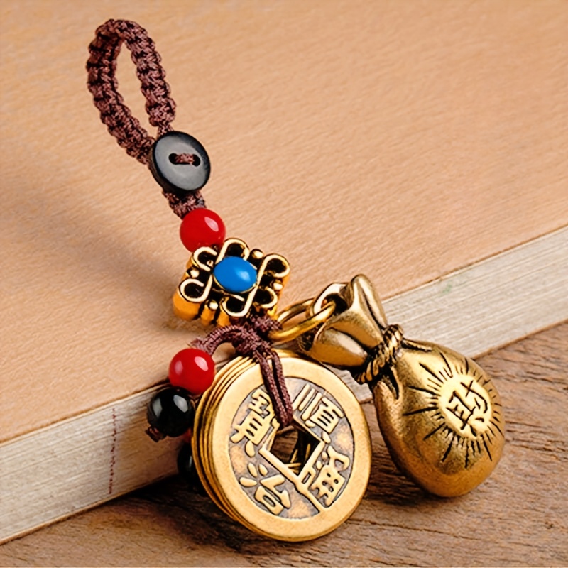 E-shop Vintage Schlüsselanhänger mit fünf -Kleine Waren – Glücksbringender Messing-Schlüsselring mit rotem Perlenakzent | Unisex Glücksbringer für &