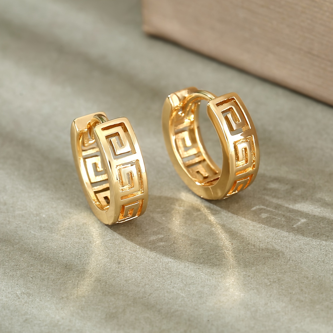 

Chic Vintage-inspired Geometric Copper Hoop Earrings For Women - Casual Attire & Gifting