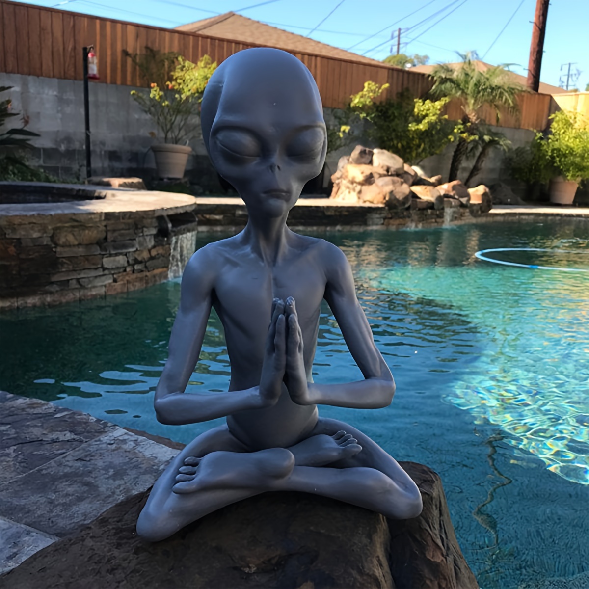 

1pc, Meditating Alien Resin Statue, Ufo Garden Ornament, Outdoor Decor Space Creature Figurine, Mystical Alien Resin Art Piece For Patio, Poolside Decor, And Sci-fi Enthusiasts