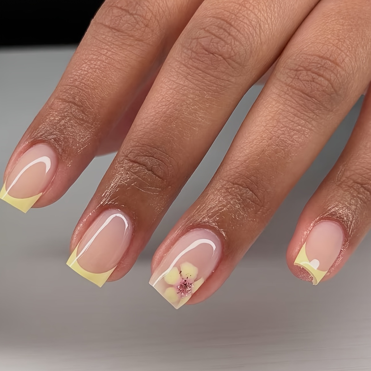 TEMU 24pcs Set Of Short Nail Art With Painted Petals, Press-on Nails, Yellow French Pointed Design, Short Square For Nails, Ideal For Acrylic False