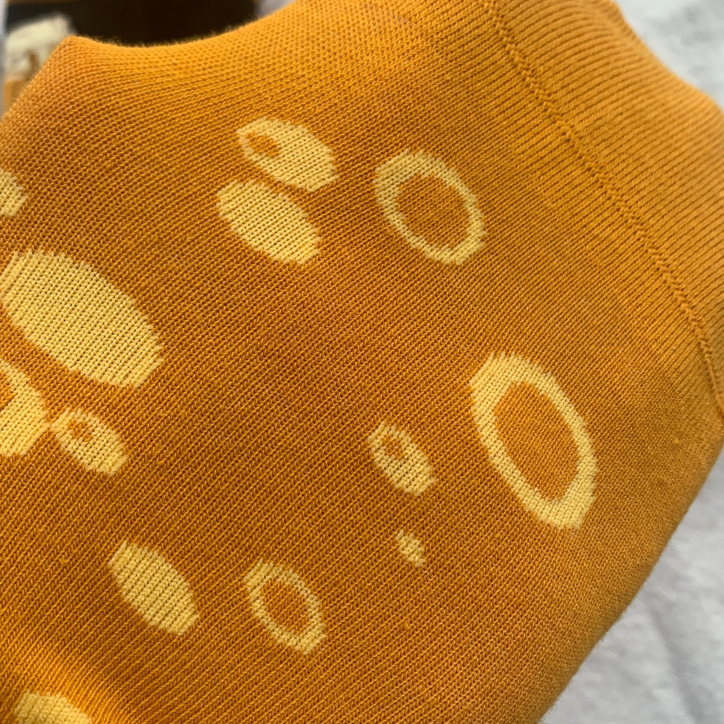 1 Pair CHAOZHU Beer Lover Socks - Fun Couples Gift for Men & Women, Extended Mid-Calf Brewing socks with Beer Mug Designs, Black & Mustard - Hand Wash Only Casual Party Casual Attire, Themed Apparel, Quirky Pattern, Soft Fabric, Sock Collectors