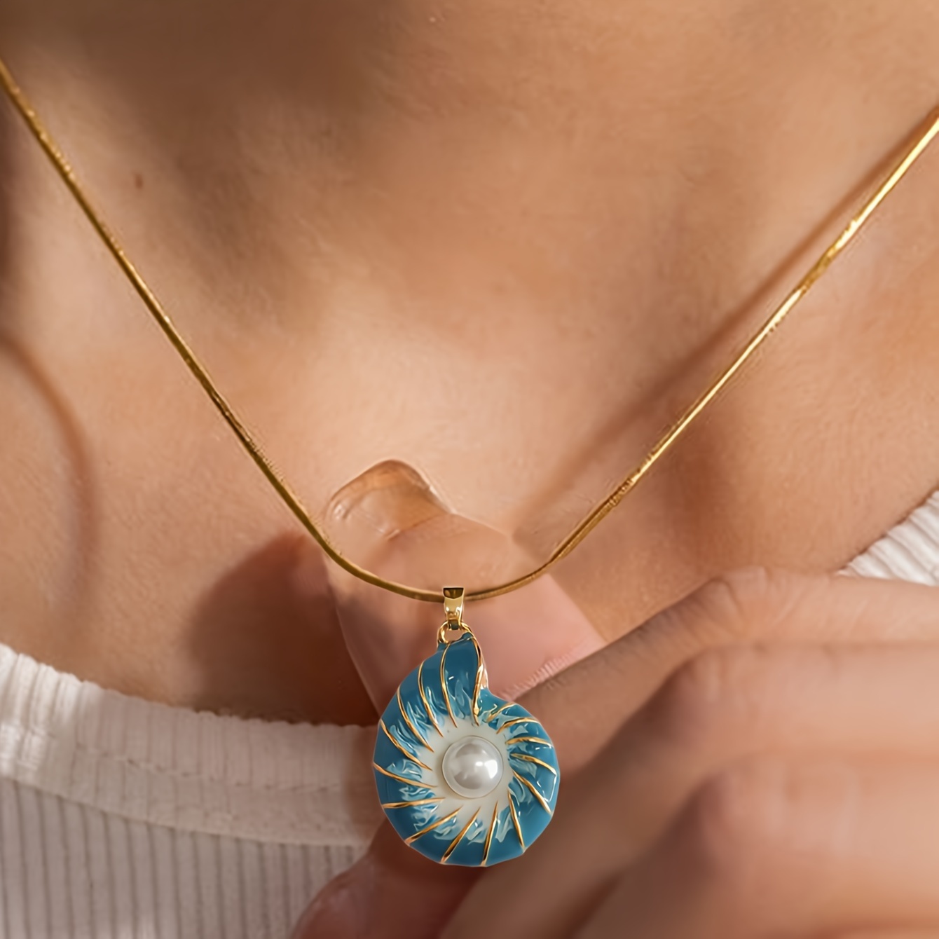 

Boho-chic Blue Gradient Conch Pendant Necklace With Faux Pearl Accents - Zinc Alloy, Perfect For Beach Vacations & Everyday Wear Beach Jewelry Beach Necklace