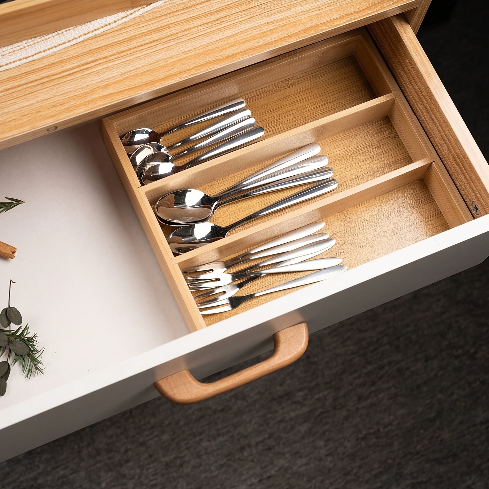 Erweiterbarer Bambus-Schubladenorganizer mit herausnehmbaren Trennwnden -  Bambus-Holz-Aufbewahrungsbox * fr Kchenutensilien * Snack-Organizer -  Platzsparender Regalteiler fr Schrnke, Kommoden, ...