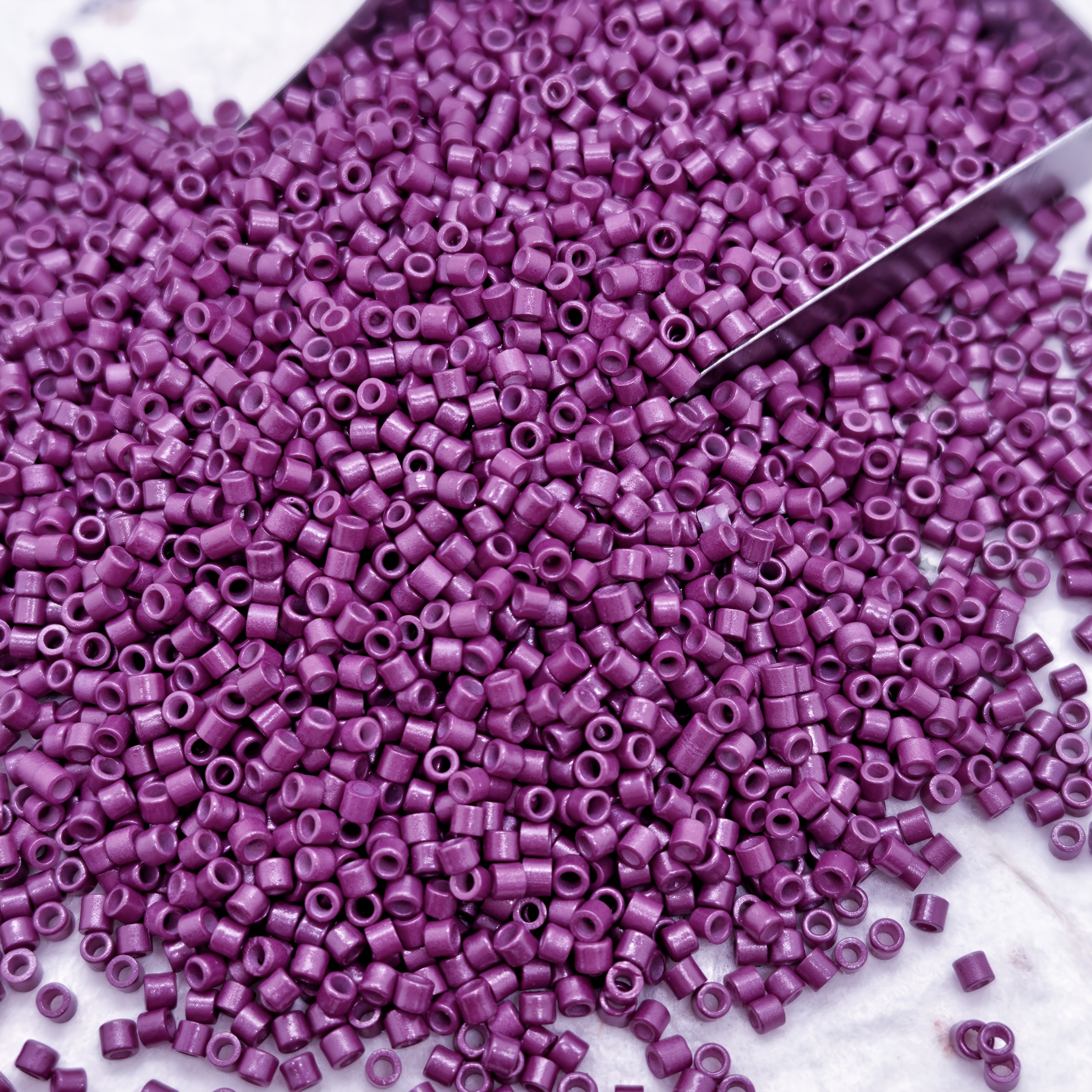 TEMU Kit d'accessoires de perles, 25 couleurs disponibles, 333 pièces de 2 mm, tube de perles en verre solide de style peinture à l'huile, adapté à