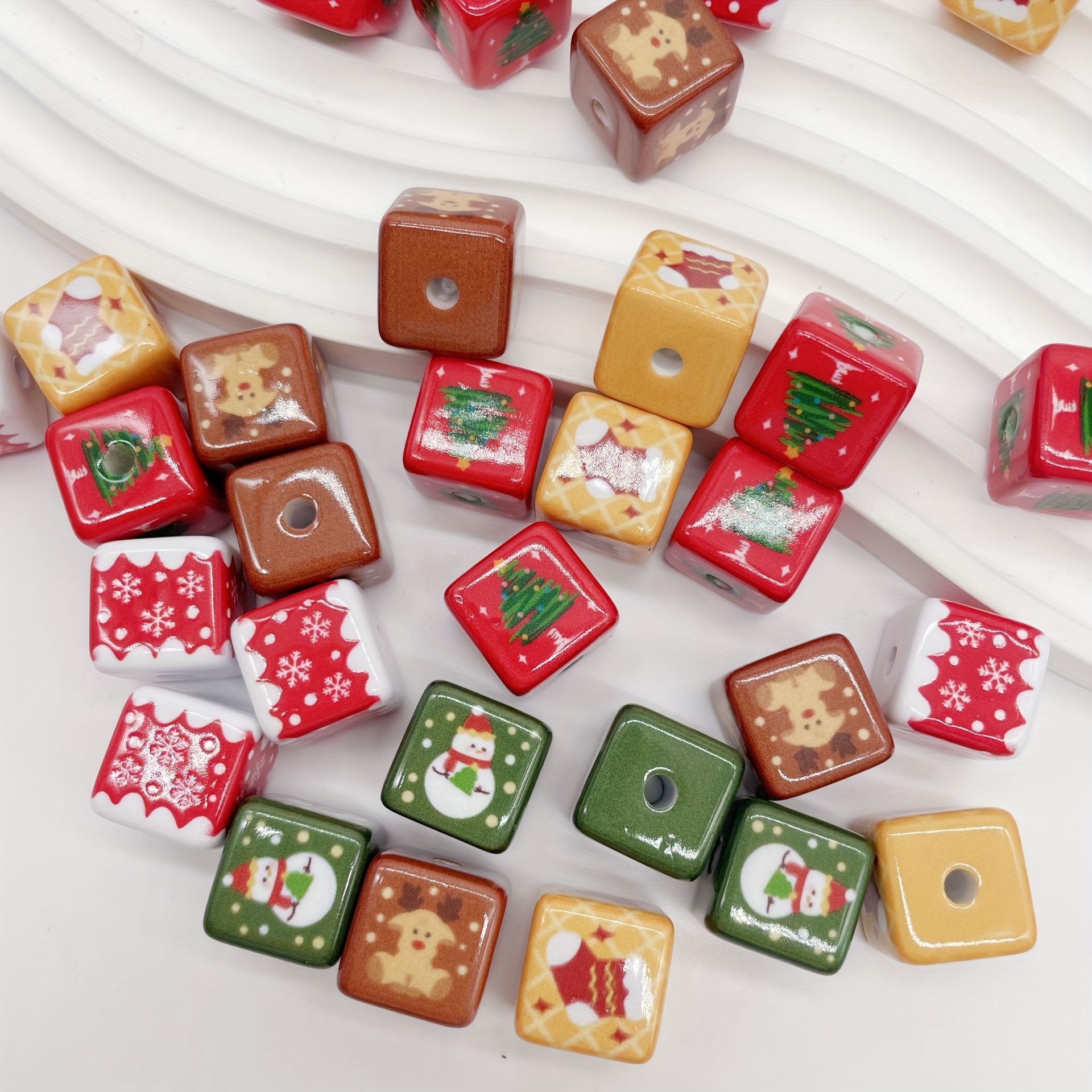 

20pcs Christmas Mixed 15mm Christmas Printed - Materials