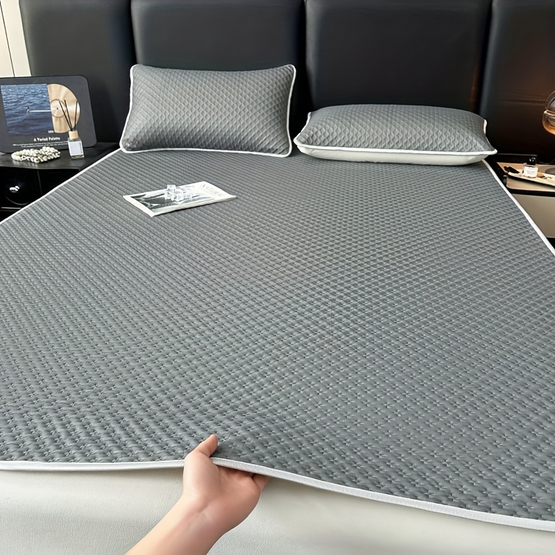 1pc Luxury Cooling Fabric Sleeping Mat, Cooling Pad, Summer Soft Comfortable Skin-friendly Breathable Cool Sleeping Mat Durable Cooling Pad, (1 Mat, Excluding Pillowcases) Exquisite Design, Foldable