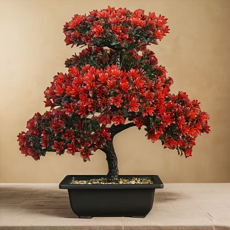 video's neppe dennenboom met plastic pot