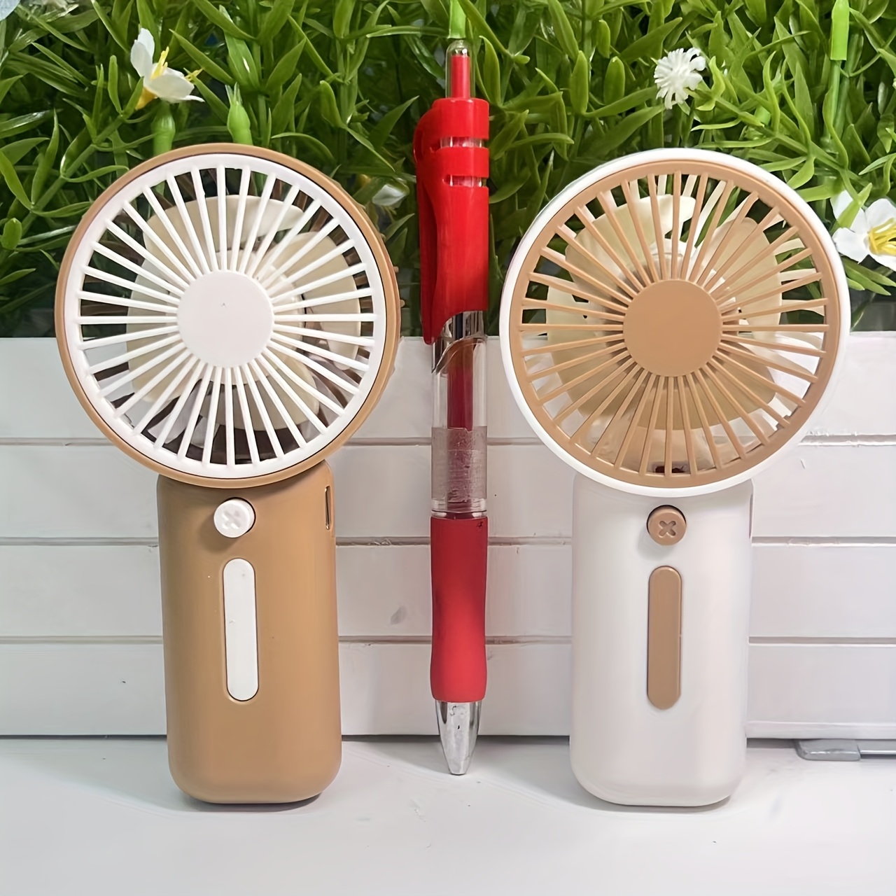 Mini Ventilador Portátil de Mano Disponible en 4 Colores - Portátil y Compacto (Sin Costo) - Adecuado para Múltiples Escenarios