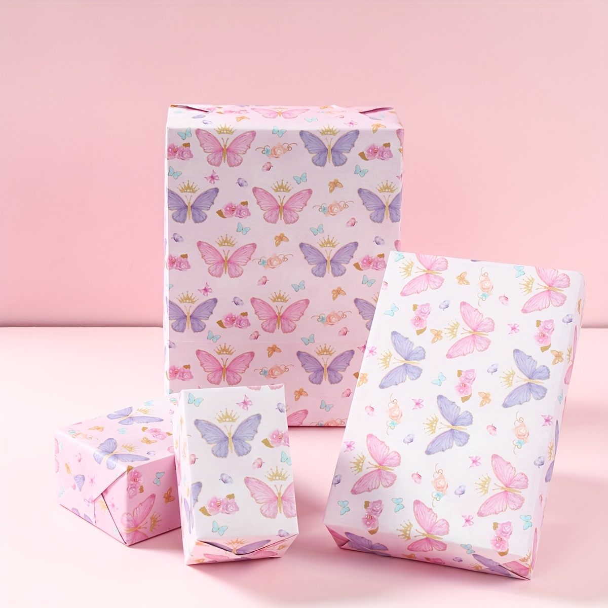 

Ensemble cadeau sur le thème des papillons en lot de 6, tailles assorties, rose et violet avec des accents de couronne, plusieurs pour les décorations d'anniversaire, de fête prénatale et de fête.