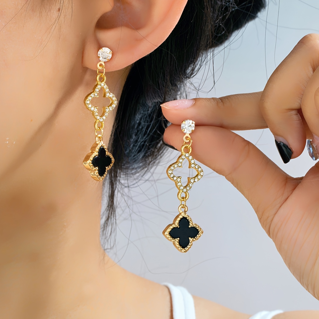 TEMU 1 Paar funkelnde hohle Kleeblatt-Anhänger-Ohrringe – Elegante minimalistische Creolen mit hohlem Kleeblatt, geeignet für Sommer-Strandmode,