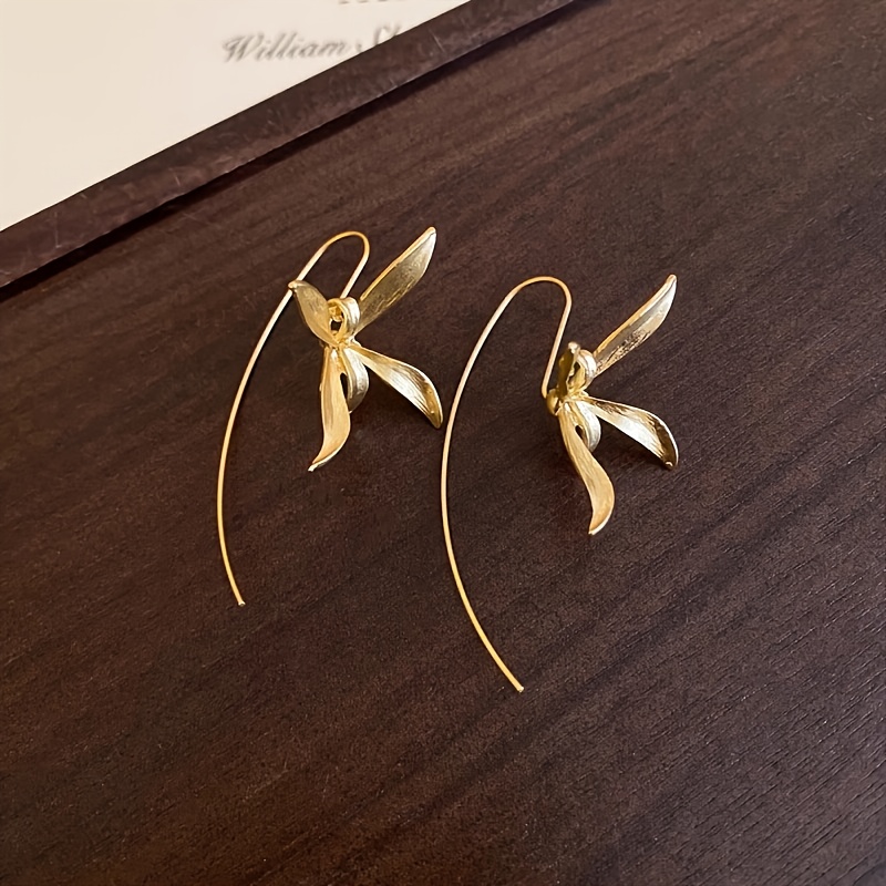 Image of Exquisite Shiny Metal Texture With Realistic Dragonfly Design And Unique Curved Structure Versatile Fashion Trend Earrings, For Teenager