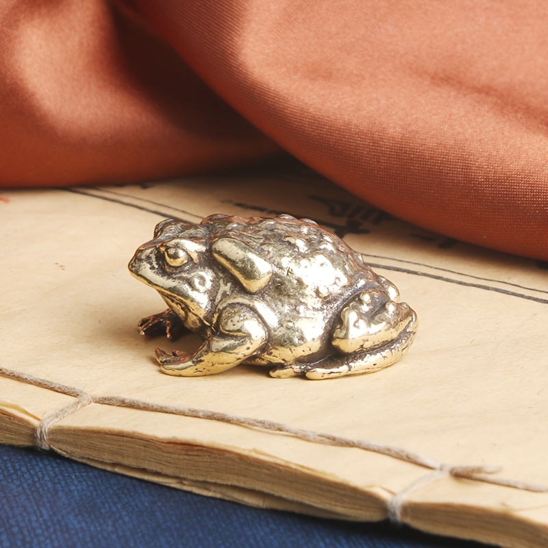 

Brass Toad Collectible Figurine, Antique Style Animal Sculpture, Wealth Attraction Symbol, Versatile Decor For Indoor & Outdoor Use - No Electricity Required