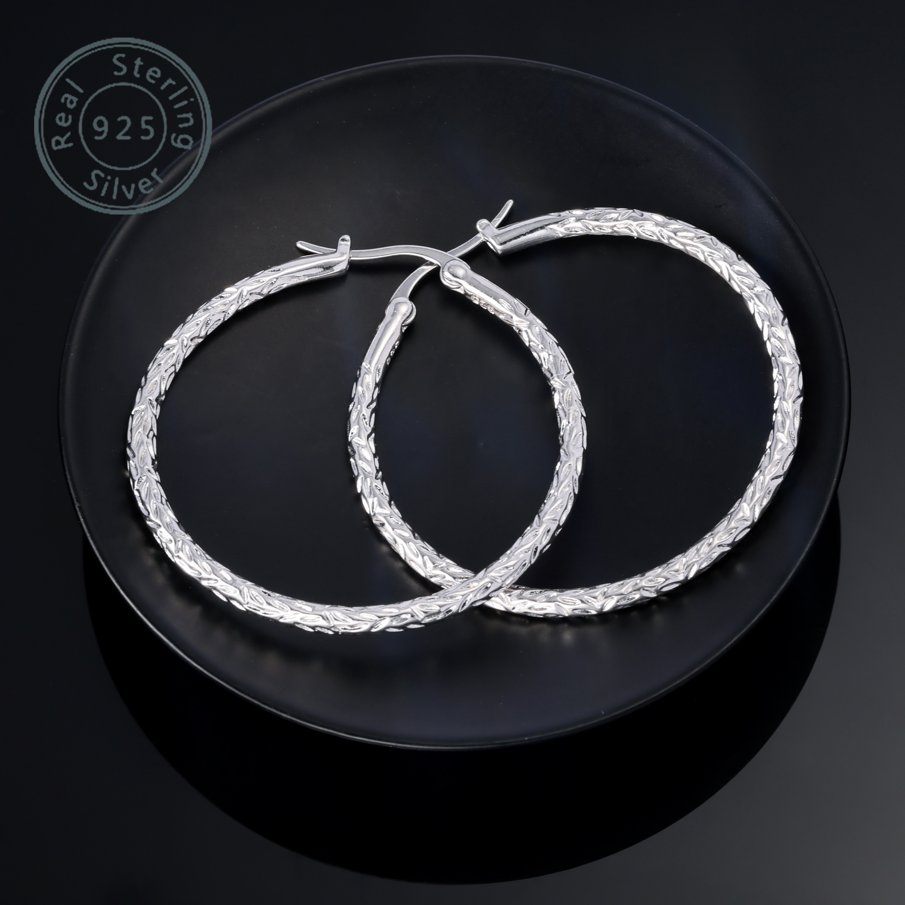 925 silver made fashionable engraved simple circle earrings fashionable and simple suitable for daily wear parties weddings perfect gift for wife girlfriend       with a high quality gift box Product details 2