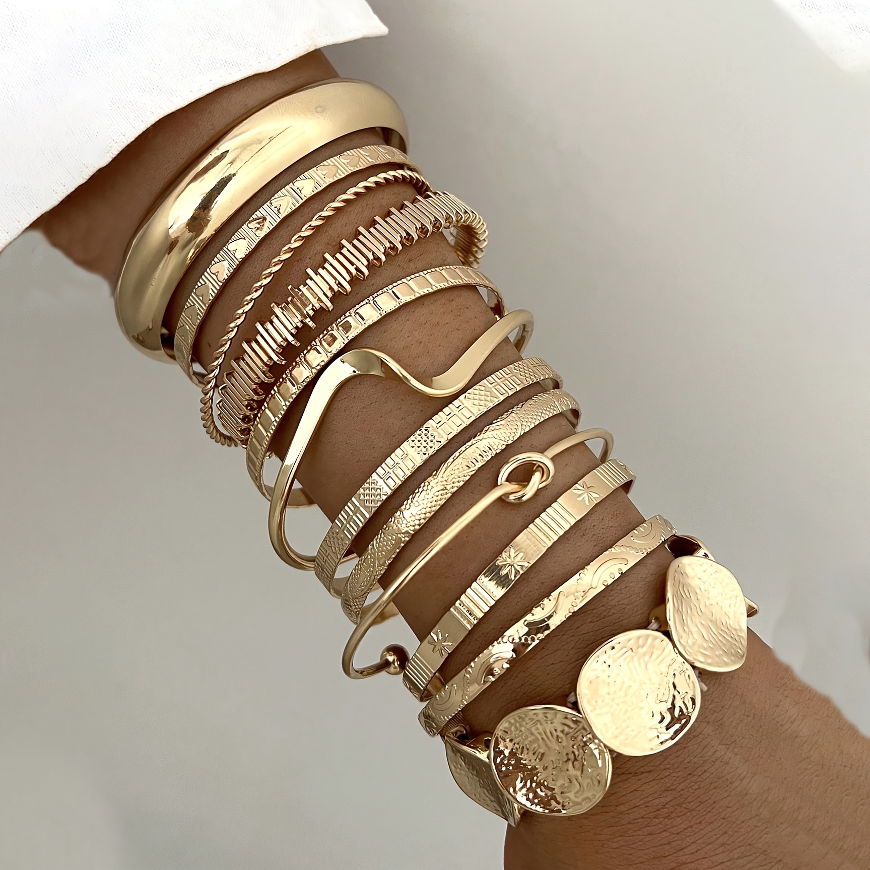 E-shop Ein Set aus 12 eleganten, minimalistischen Twist-Armbändern im Vintage-Stil für Damen, geeignet für den und Partys, neu für 205, Wahl für