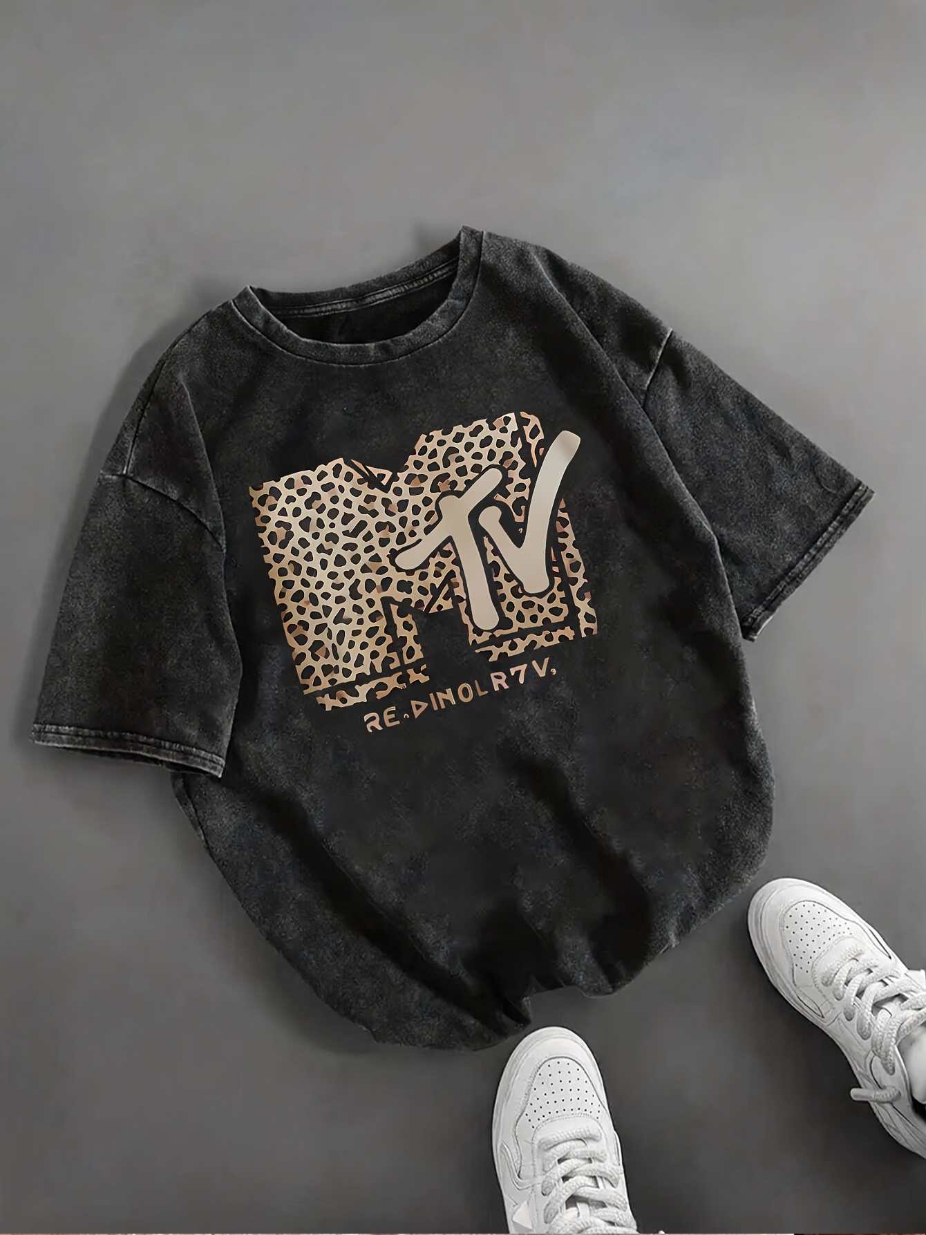 maglietta donna retro stampa leopard mtv   - maglietta casual con     e maniche corte con design mtv  , top rosa   per abbigliamento informale, maglietta stampa leopard, maglietta stile retro, maglietta in tessuto  