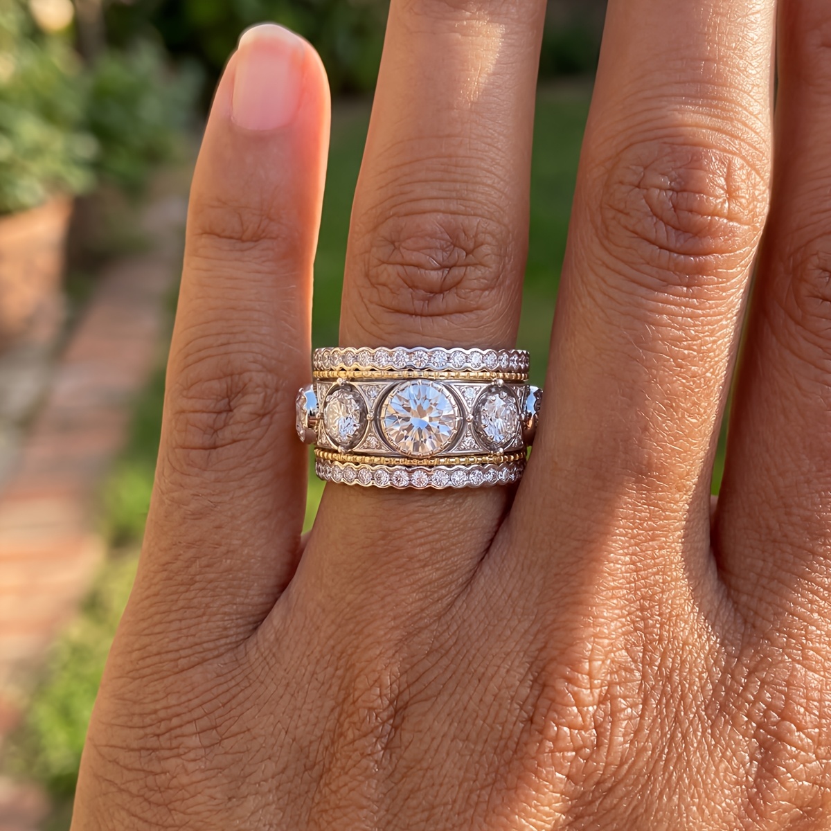 Women's Luxurious Two-Tone Palace-Style Ring, Exquisite Wedding Accessory