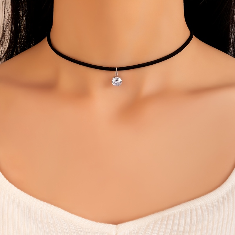 TEMU 1pc Pendentif Circulaire en Corde Tissée de Velours Noir avec Strass, Simple et Tendance, pour Collier pour Femme, Idéal pour Tenues