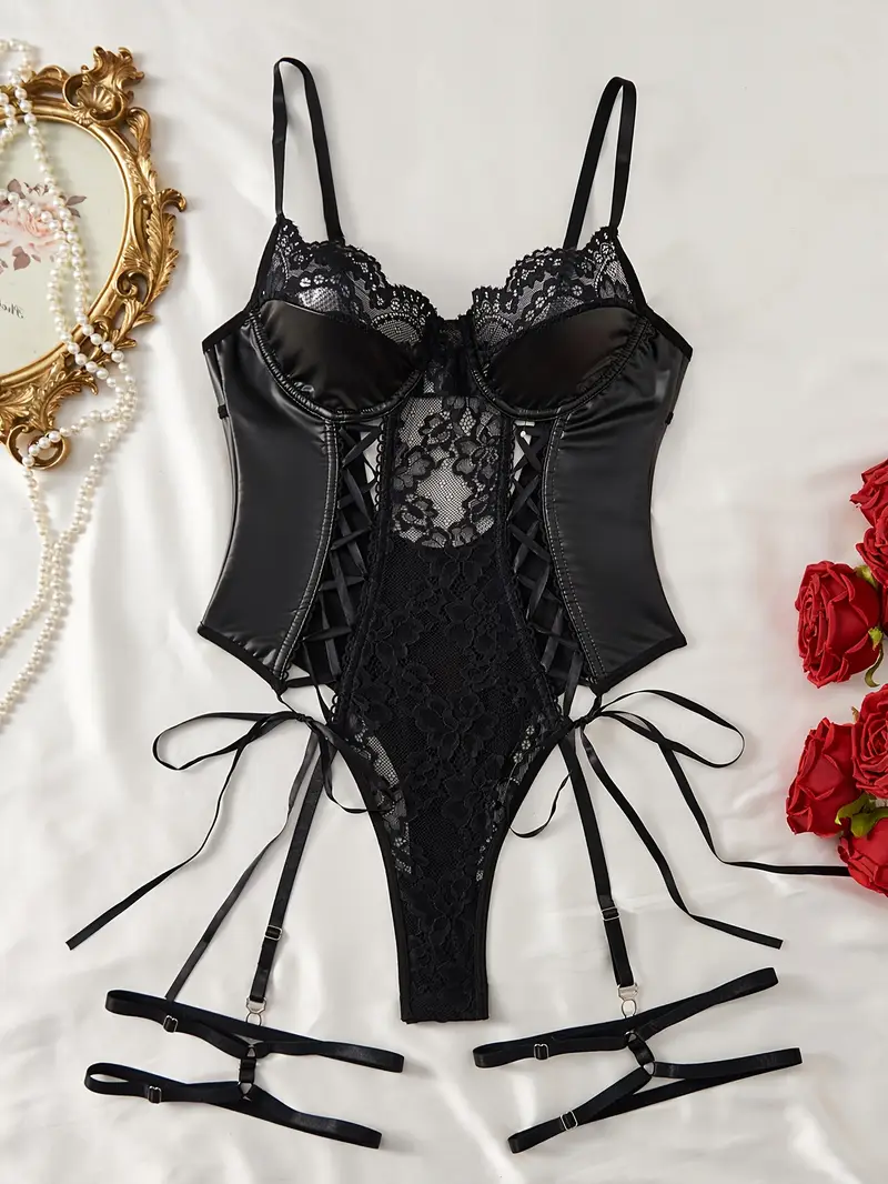 Openwork lace strap stitching sexy jumpsuit Openwork lace strap stitching sexy jumpsuit