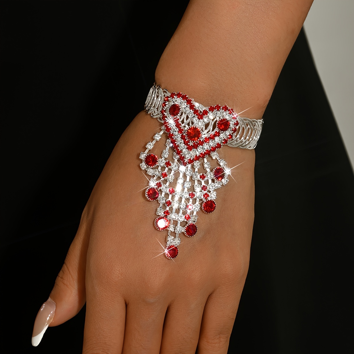 TEMU Light Luxury Elegant Women's Bracelet With Heart-shaped Tassel And Openwork Design, The Accessory For Prom Parties And A Luxurious Bridal Hand