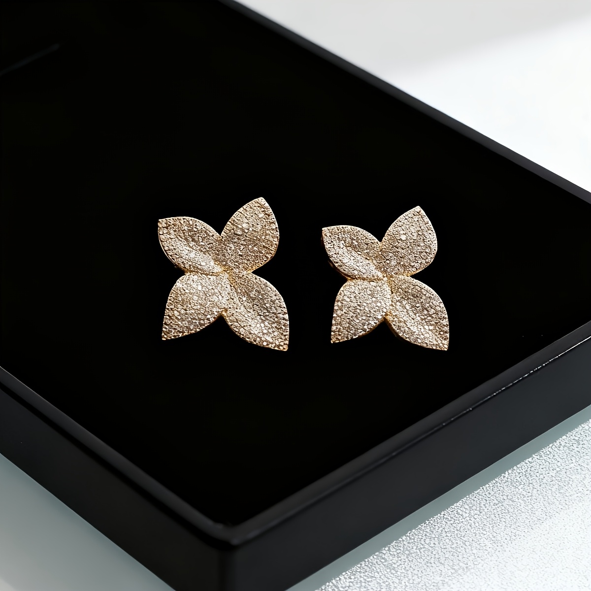 E-shop 2er-Set Blumen-Ohrringe, funkelnde Ohrringe, einzigartiger Damenschmuck