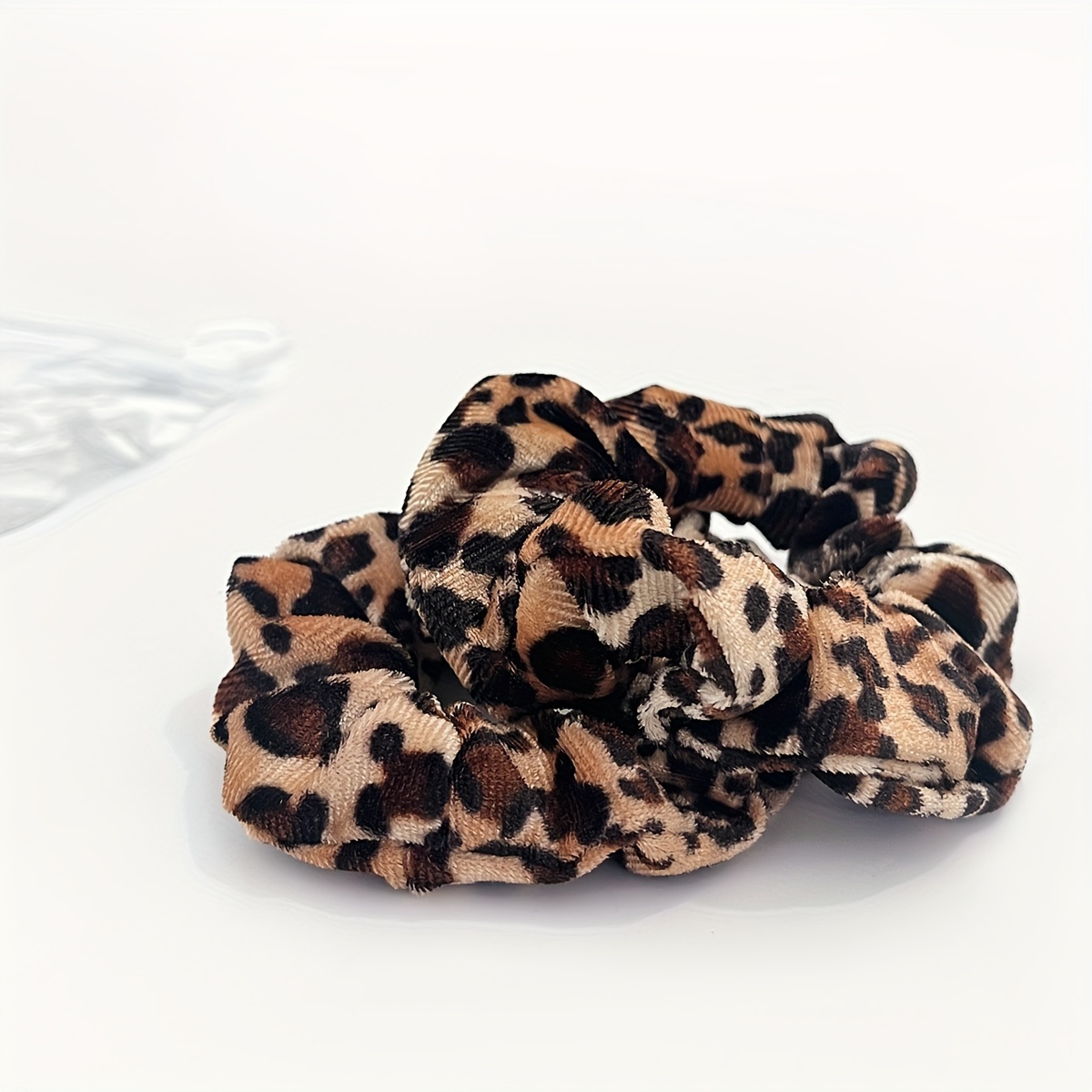 TEMU 2pcs Leopard Print Velvet Hair Scrunchies - Elastic Hair Ties For Women, Retro Princess-, Casual Outfits, Ponytail Holder | Tie | Soft Texture, Cute Hair Accessories