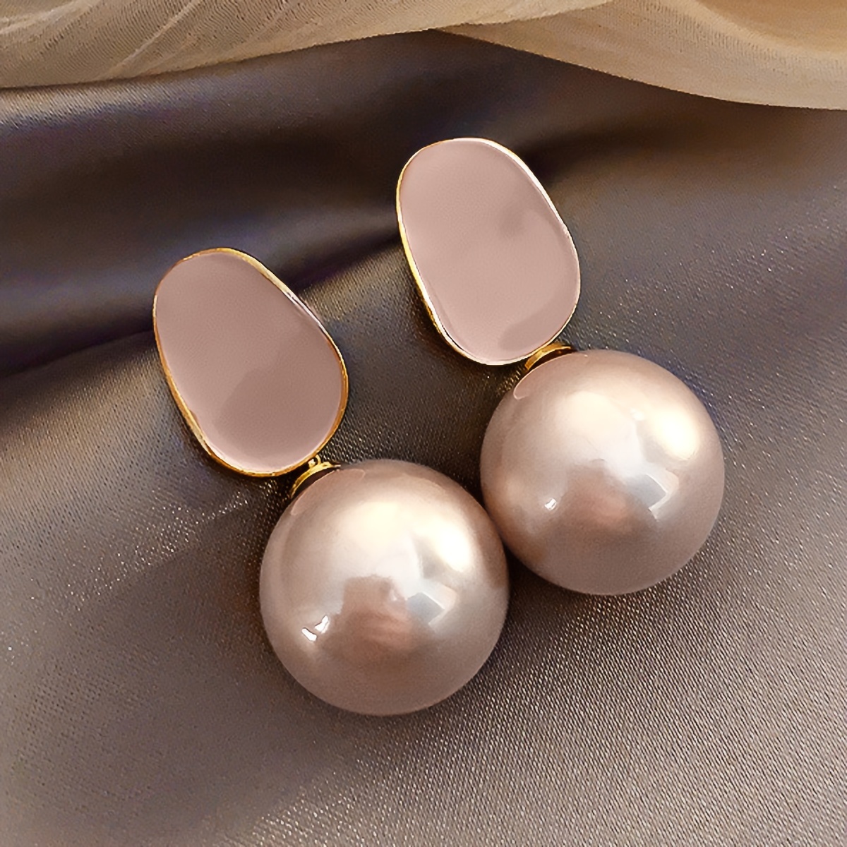 

Pair Of Vintage Elegant Pearl Earrings For Women, Suitable For Festivals, Birthdays, Dates, Balls, Banquets, Parties, Vacations, Shopping, And Daily Commuting