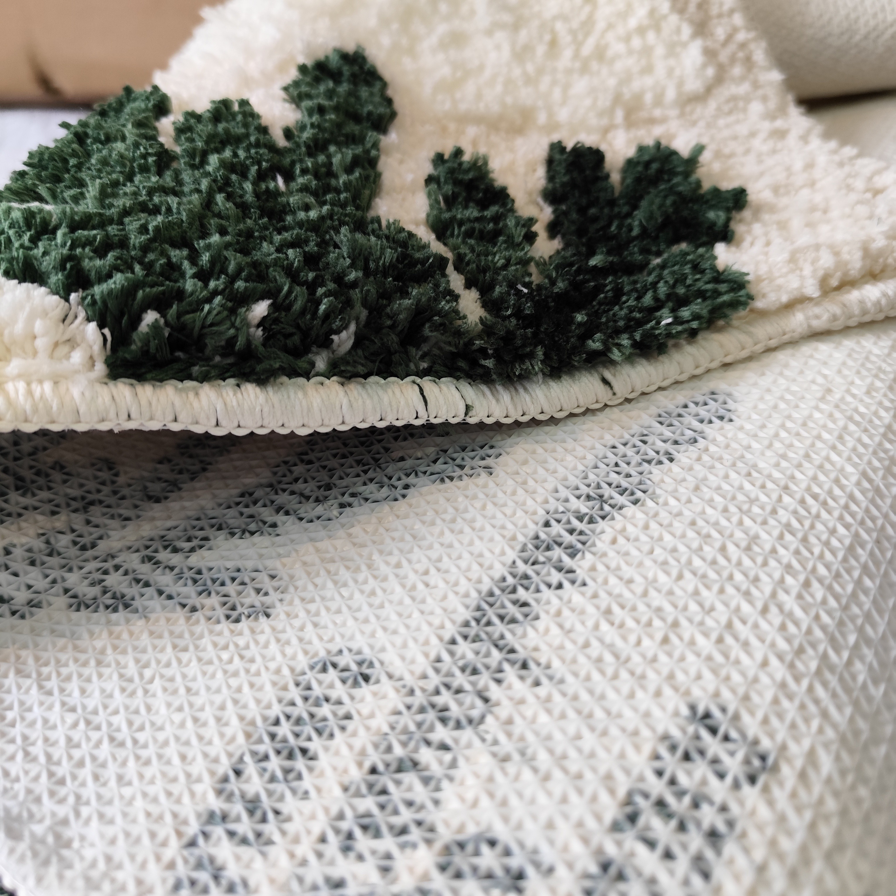 1pc ultra soft plush fabric flower shaped bath mat with non slip tpr backing polyester super absorbent rectangular bathroom rug 3d high low texture machine washable home decor bathtub carpet Product details 9