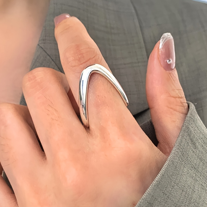 Minimalist V-Shaped Geometric Ring for Women, Stylish Gift