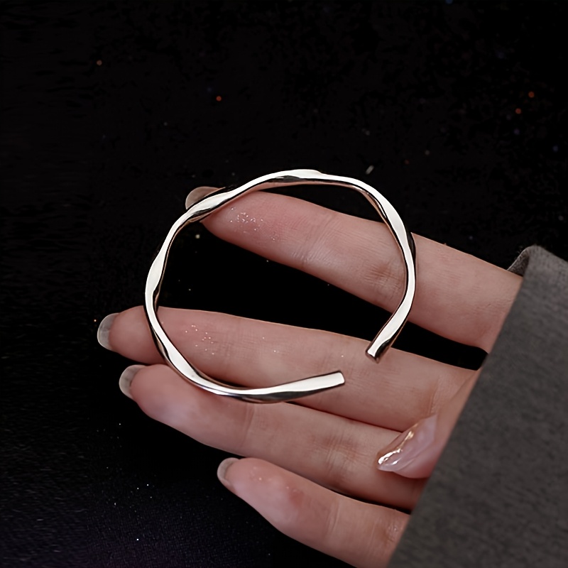 E-shop Einfaches, elegantes, modisches vielseitiges Armband mit verstellbarer Öffnung. Geschenke zum Valentinstag Muttertag. Schenken Sie es Ihren