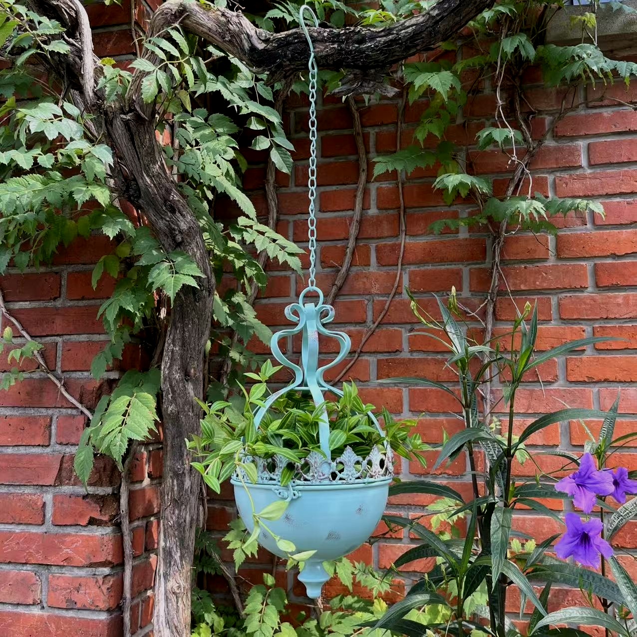 E-shop Eleganter Hänge-Blumenständer aus Metall im europäischen Stil – Vintage-Blumenhalter, multifunktionales dekoratives Eisenregal für
