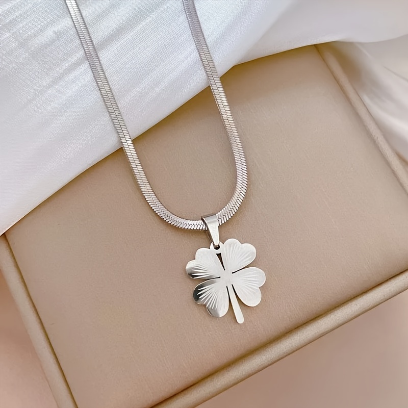 TEMU Un elegante collar con colgante de de hojas en acero inoxidable, ideal para uso diario o ocasiones especiales como celebraciones. Un regalo y de