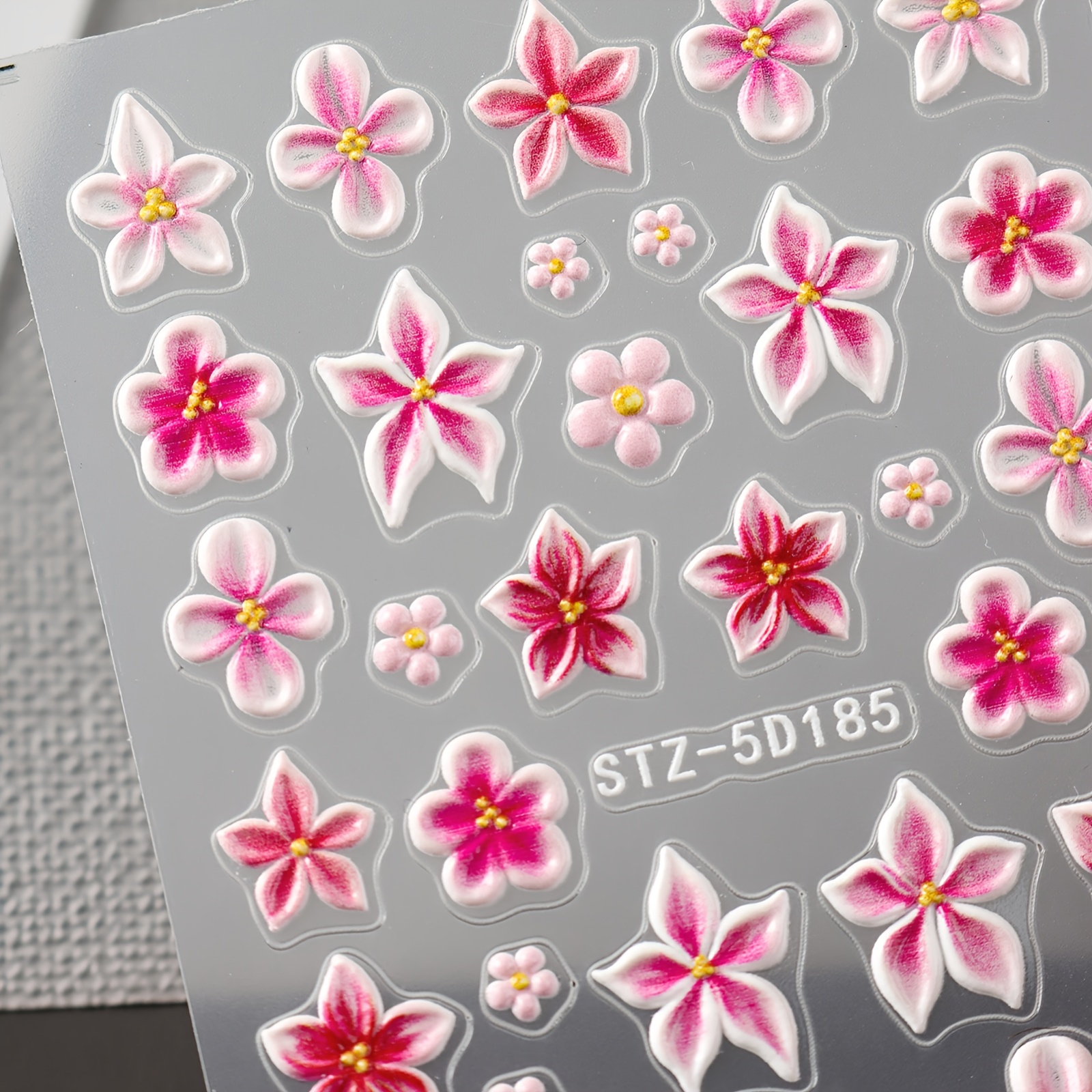2 stk.  -rosa blühende blumen-nagelaufkleber 5d geprägte  -hibiskus-mini-blütenblätter mit goldenen perlen, frühlings-nagelkunst-abziehbilder, sommer-hochzeits-nagelzubehör, diy-feiertags-nagel-anhänger-dekorationen