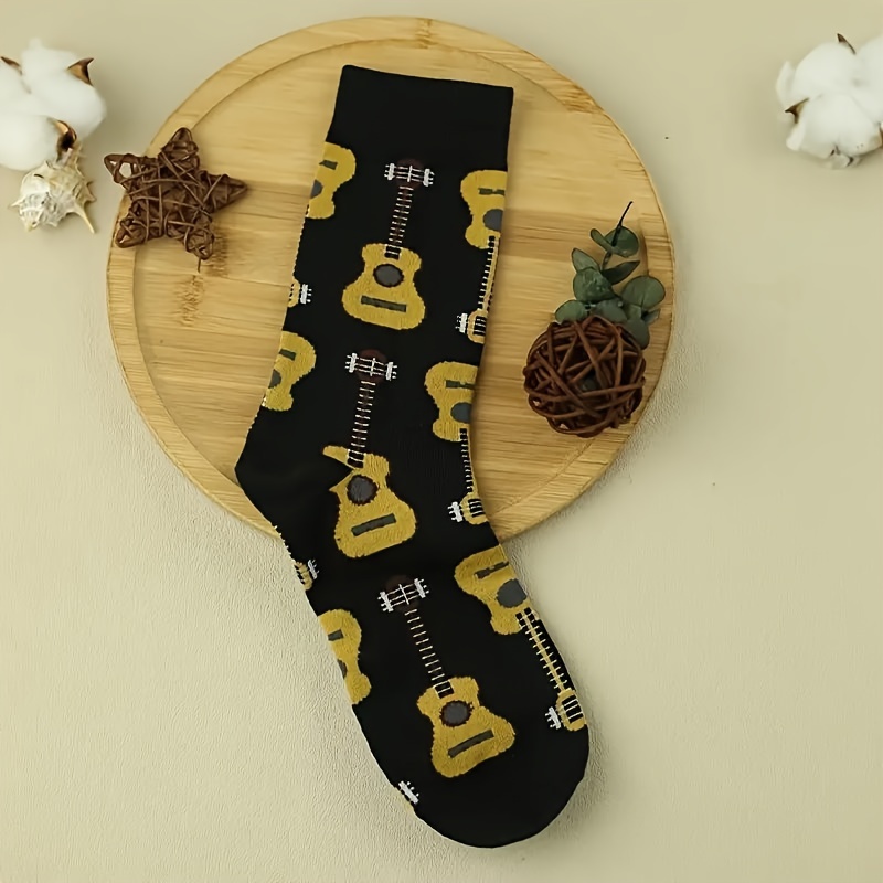 

A Pair Of Men' Cartoon Guitar Pattern Casual Socks, Comfortable And Breathable