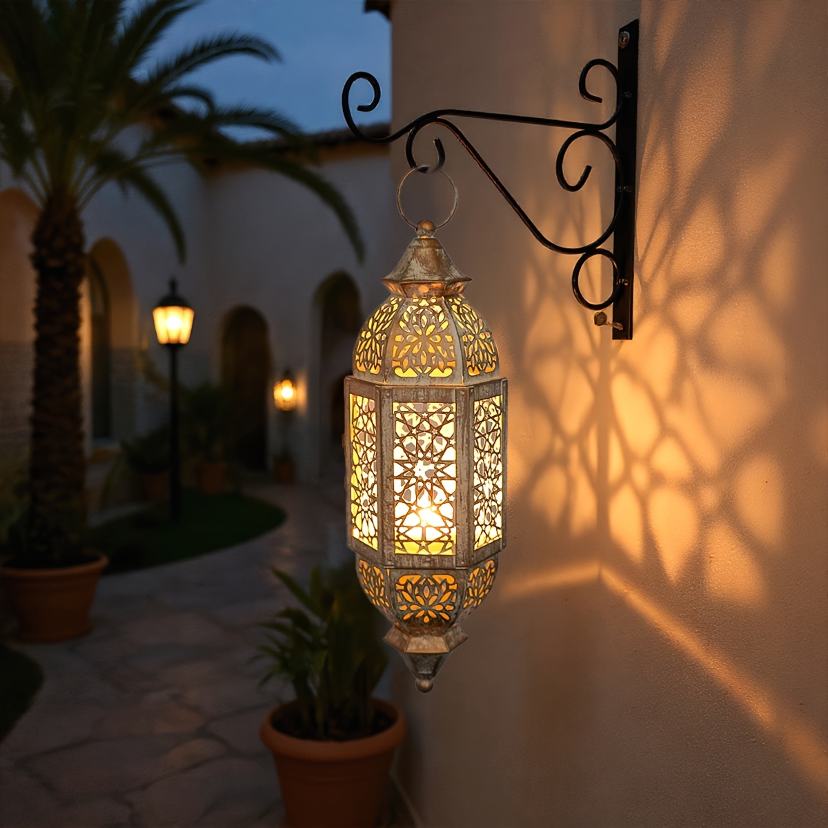 1pc/2pcs Iron Hanging Lantern Candle Holder, Moroccan Decorative Hanging Lantern, Festive Candle Holder, Ramadan Atmosphere Lighting, Perfect Gift for Celebrations, Comes with Chain But Without Candles